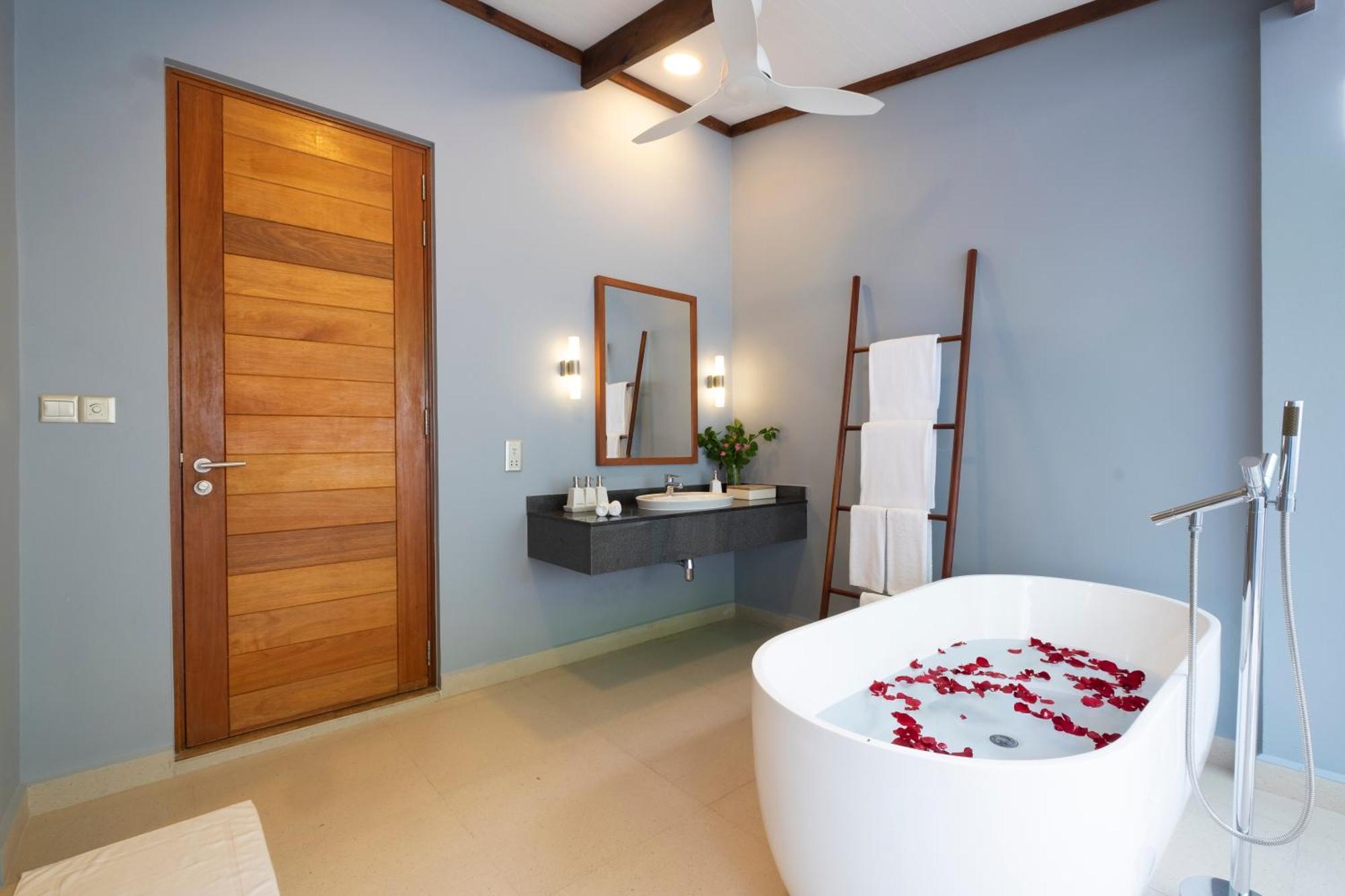 Ifuru Island Maldives Hotel Ugoofaaru Exterior photo